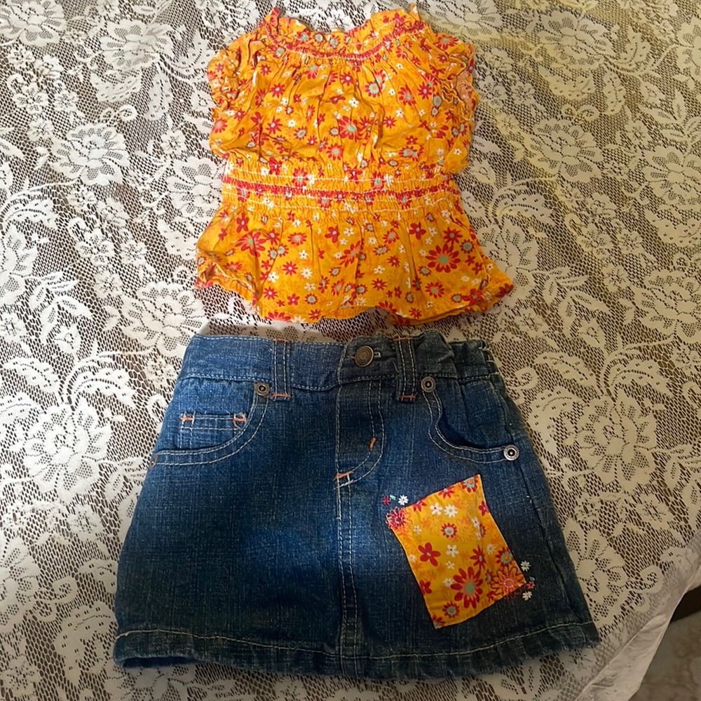 Wonder Kids Girl’s Two Piece Shirt and Skirt - size 12 months - like new